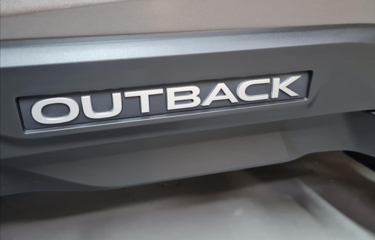 Subaru Outback 2,5 TOURING  CVT ihned k dodání