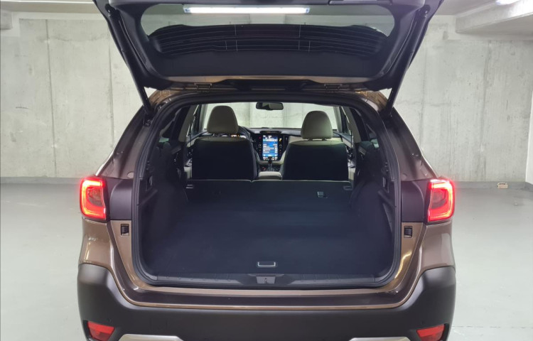 Subaru Outback 2,5 TOURING  CVT ihned k dodání