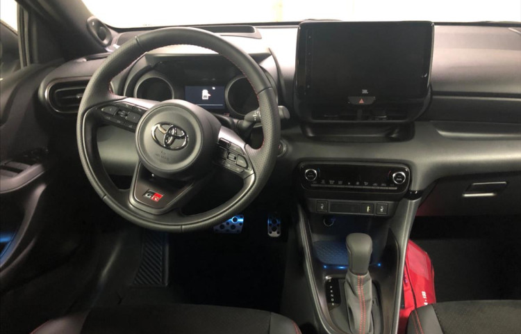 Toyota Yaris 1,5 HYBRID GR SPORT VIP