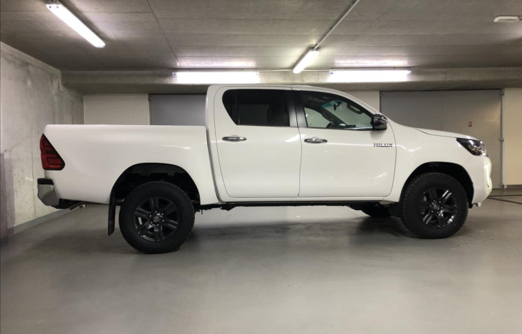 Toyota Hilux 2,8 DC AT 4x4 ACTIVE