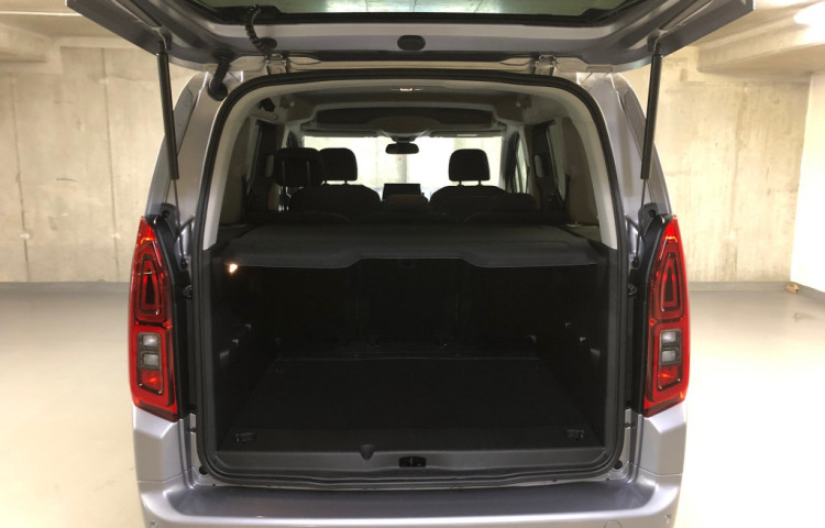 Toyota ProAce City 1,5 D-4D 8 A/T FAMILY SHORT COMFORT IHNED