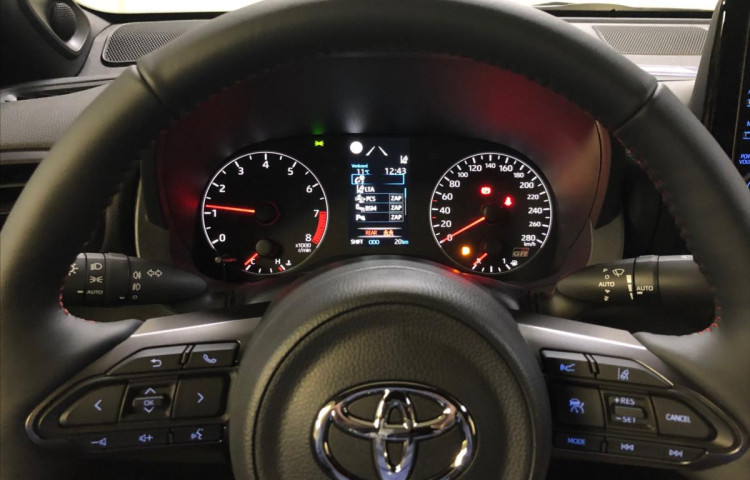 Toyota Yaris 1,6 GR DYNAMIC + SPORT