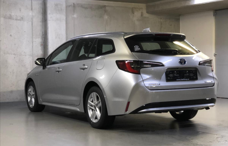 Toyota Corolla 1,8 K odběru IHNED  Comfort Tech - Hybrid
