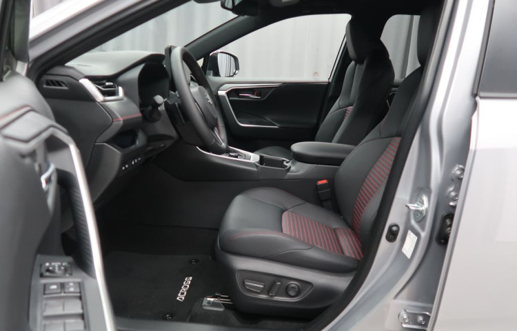 Suzuki Across 2,5 PHEV 4x4-vůz na cestě