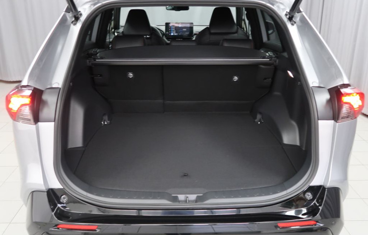 Suzuki Across 2,5 PHEV 4x4-vůz na cestě