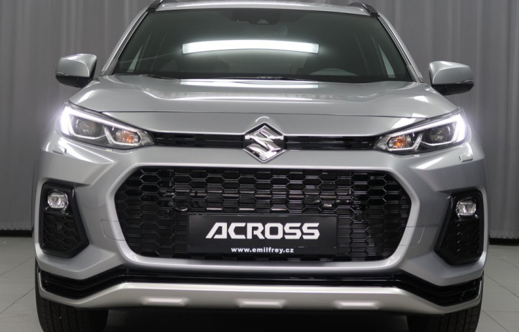 Suzuki Across 2,5 PHEV 4x4-vůz na cestě