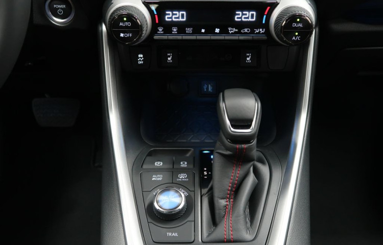 Suzuki Across 2,5 PHEV 4x4-vůz na cestě