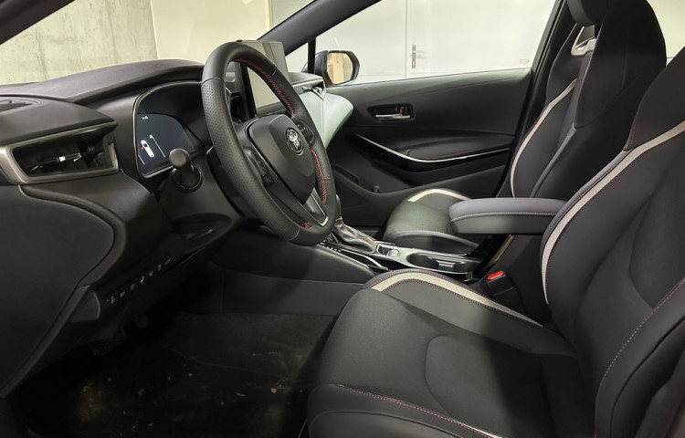 Toyota Corolla GR SPORT Dynamic 1.8 Hybrid