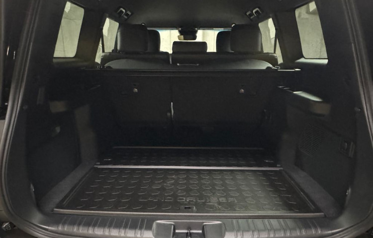 Toyota Land Cruiser 2.8 D-4D 204 k Invincible AT