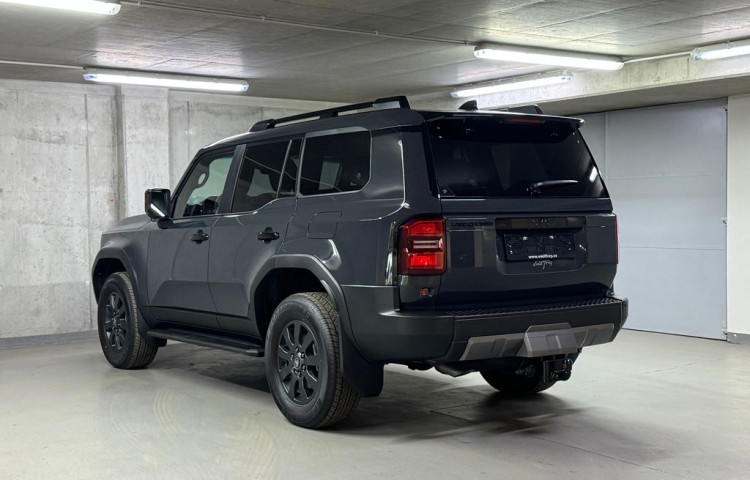 Toyota Land Cruiser 2.8 D-4D 204 k Invincible AT