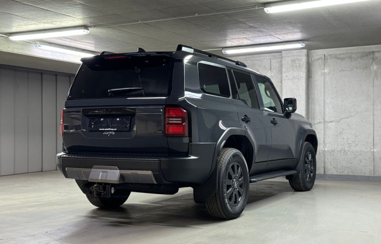 Toyota Land Cruiser 2.8 D-4D 204 k Invincible AT