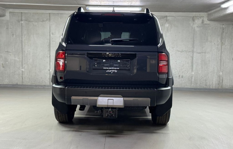 Toyota Land Cruiser 2.8 D-4D 204 k Invincible AT