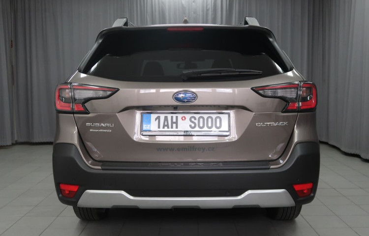 Subaru Outback TOURING 4X4. Předváděcí vůz.