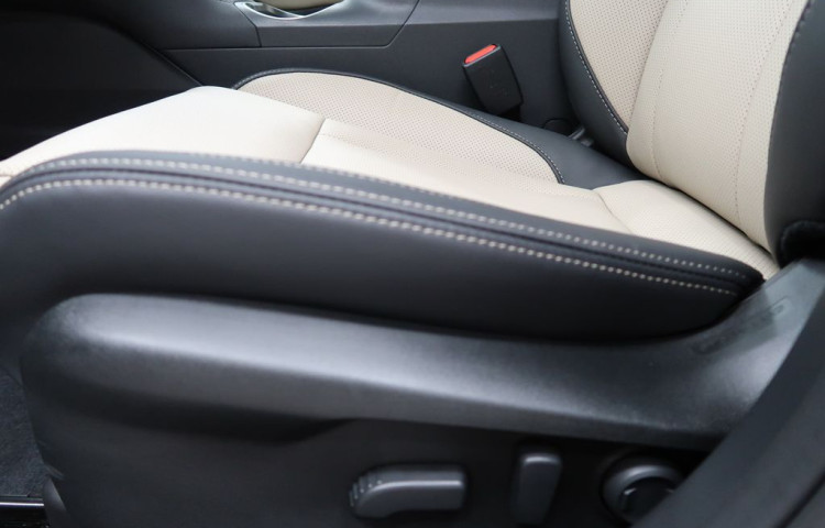 Subaru Outback TOURING + světlá kůže Nappa.