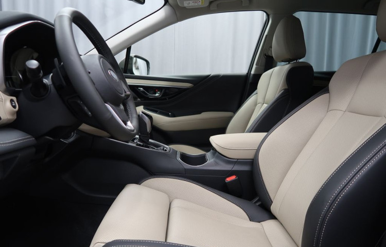 Subaru Outback TOURING + světlá kůže Nappa.