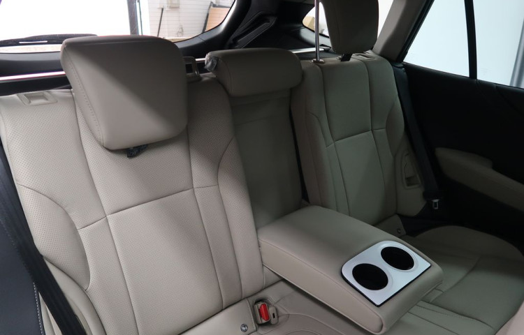 Subaru Outback TOURING 4X4. Světlá kůže.