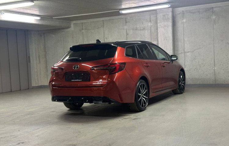 Toyota Corolla GR Sport 2.0 Hybrid e-CVT GR