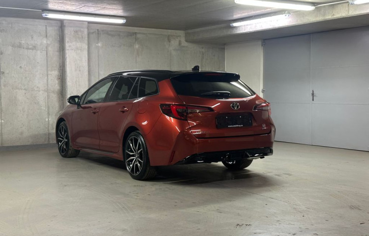 Toyota Corolla GR Sport 2.0 Hybrid e-CVT GR