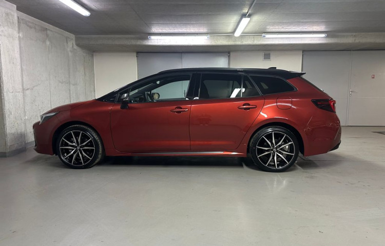 Toyota Corolla GR Sport 2.0 Hybrid e-CVT GR