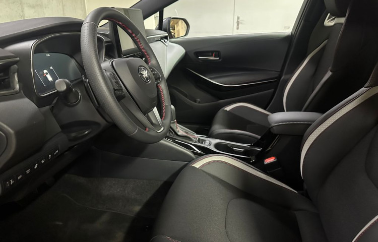 Toyota Corolla GR Sport 2.0 Hybrid e-CVT GR