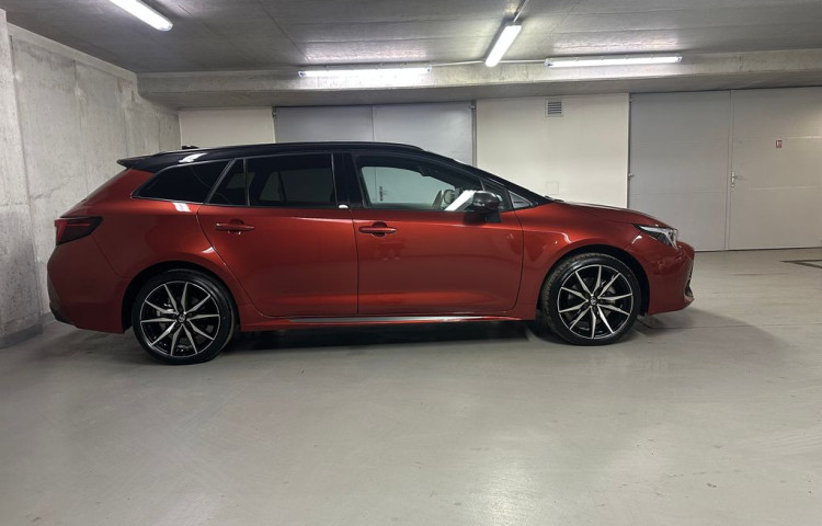 Toyota Corolla GR Sport 2.0 Hybrid e-CVT GR