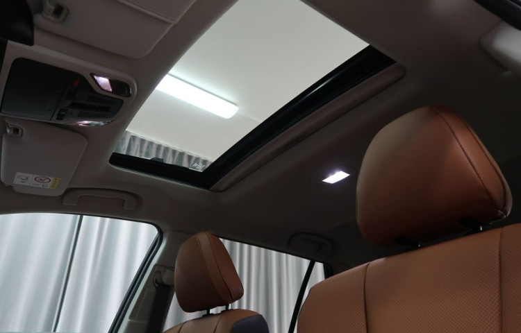 Subaru Outback TOURING+hnědá kůže. Dodání 06.