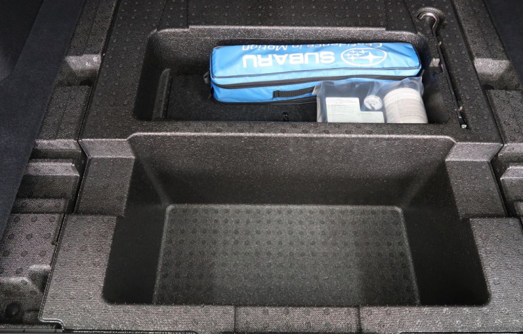 Subaru Outback TOURING + hnědá kůže. SKLADEM!