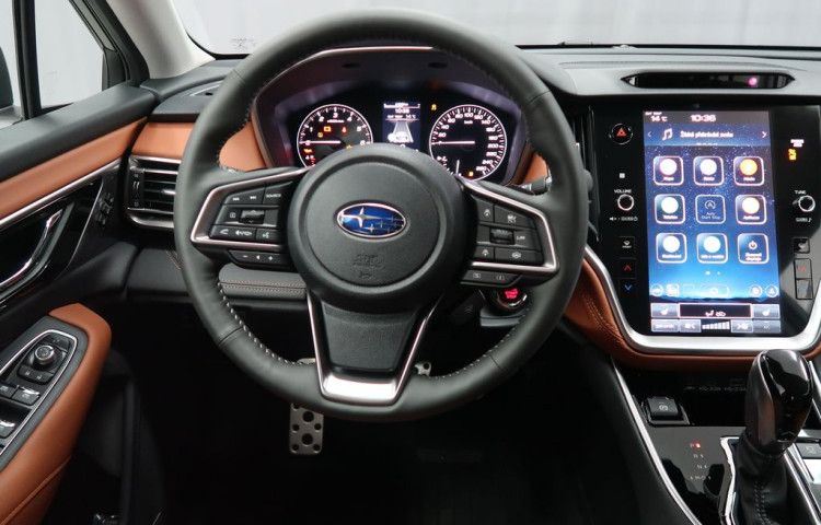 Subaru Outback TOURING + hnědá kůže. SKLADEM!