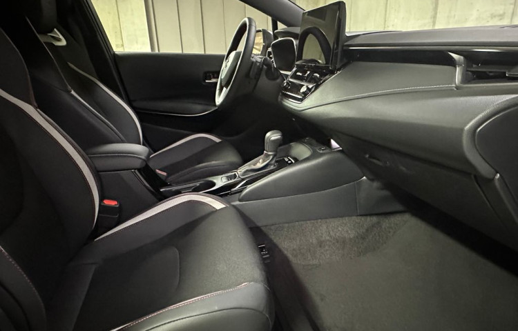 Toyota Corolla GR Sport 2.0 Hybrid e-CVT GR
