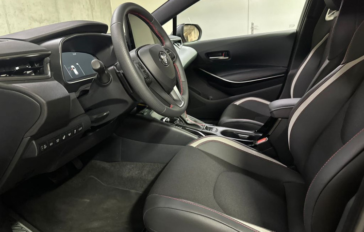 Toyota Corolla GR Sport 2.0 Hybrid e-CVT GR