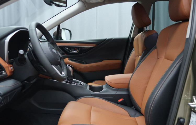 Subaru Outback TOURING 4X4 AWD + hnědá kůže.