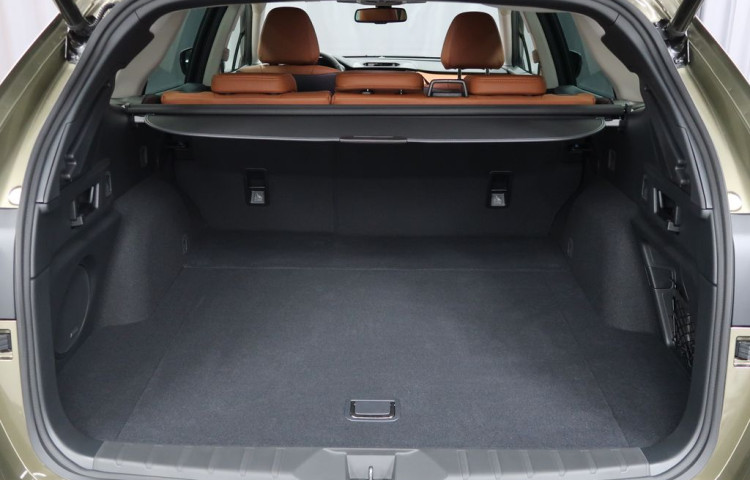 Subaru Outback TOURING 4X4 AWD + hnědá kůže.
