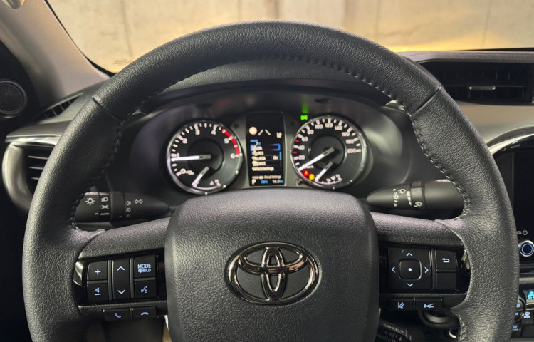 Toyota Hilux Active 2.8 Double Cab 6 MT
