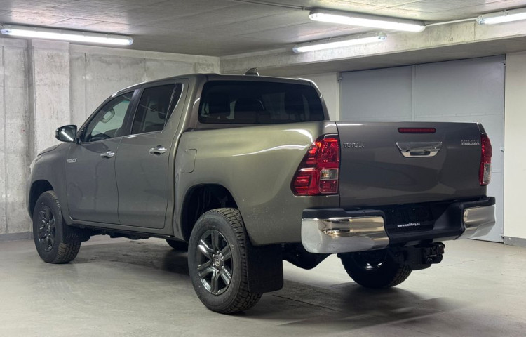 Toyota Hilux Active 2.8 Double Cab 6 MT