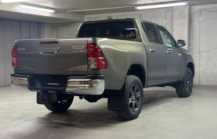 Toyota Hilux Active 2.8 Double Cab 6 MT