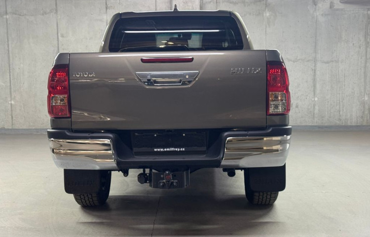 Toyota Hilux Active 2.8 Double Cab 6 MT