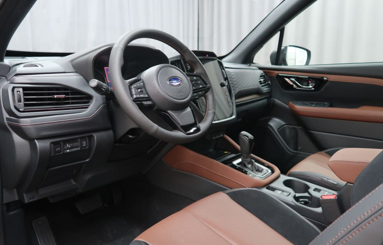 Subaru Forester TOURING 4X4. K ODBĚRU IHNED!