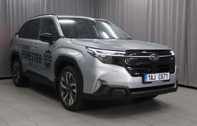 Subaru Forester TOURING 4X4. Předváděcí vůz.