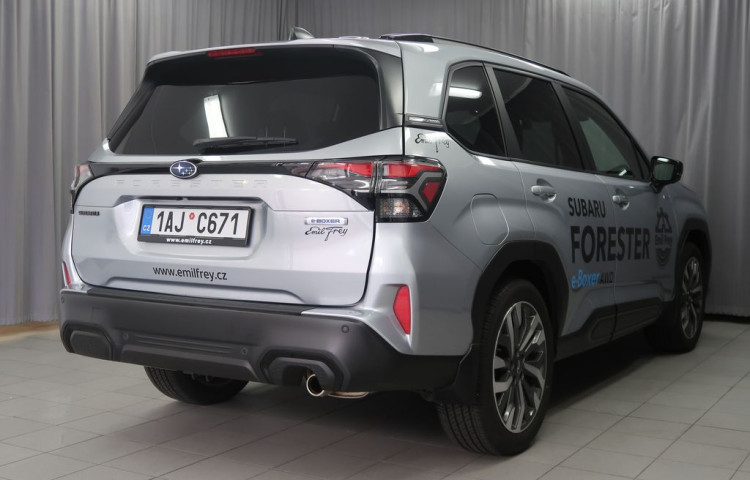 Subaru Forester TOURING 4X4. Předváděcí vůz.