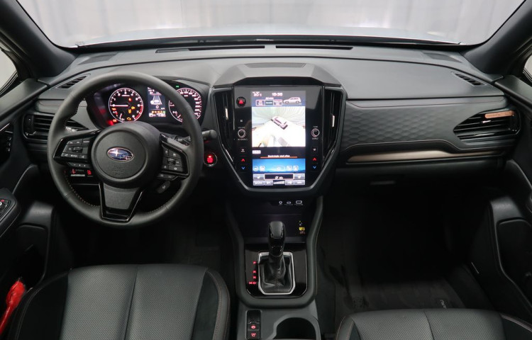 Subaru Forester TOURING 4X4. Předváděcí vůz.