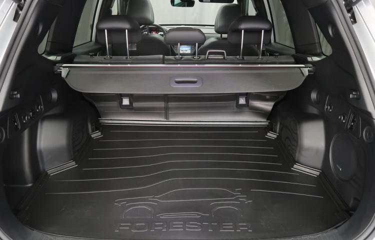 Subaru Forester TOURING 4X4. Předváděcí vůz.