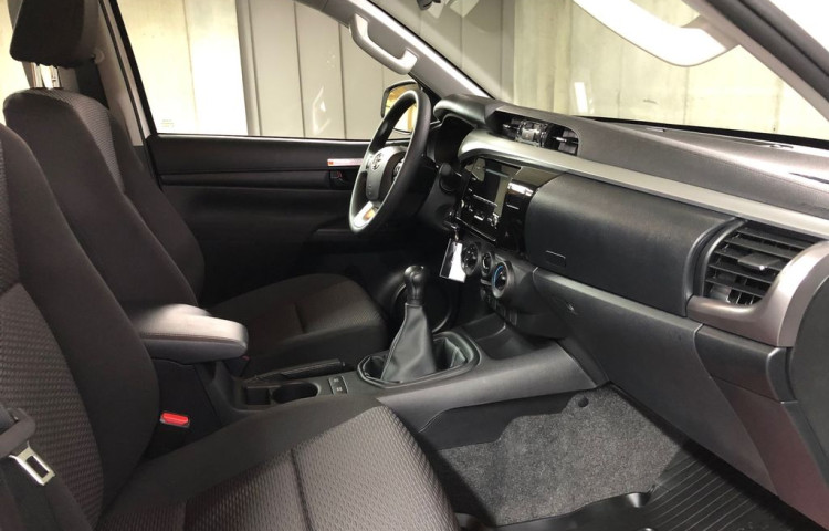 Toyota Hilux Live 2.8 Double Cab 6 MT