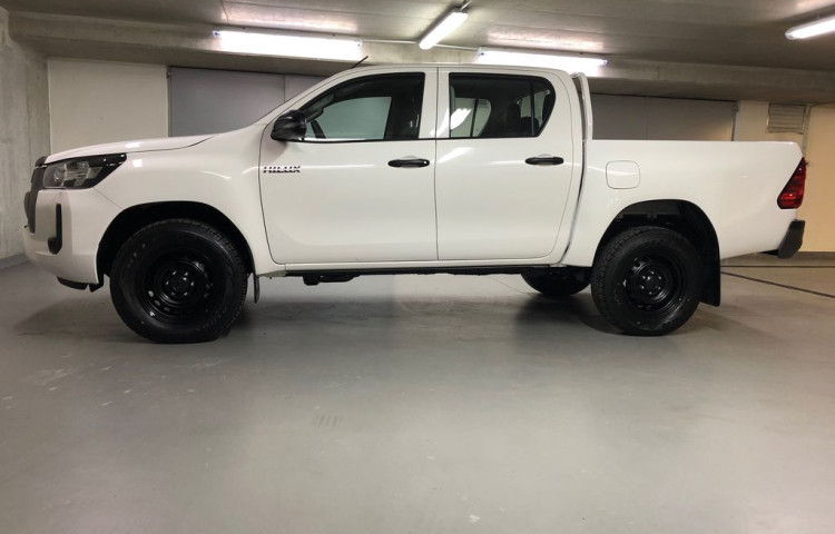 Toyota Hilux Live 2.8 Double Cab 6 MT