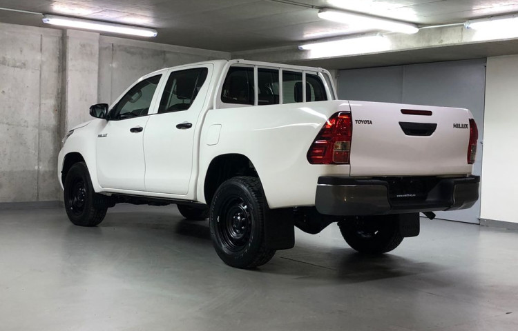 Toyota Hilux Live 2.8 Double Cab 6 MT