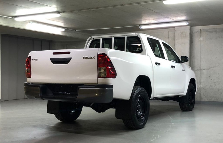 Toyota Hilux Live 2.8 Double Cab 6 MT