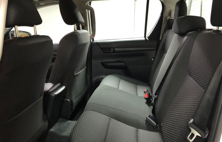Toyota Hilux Live 2.8 Double Cab 6 MT