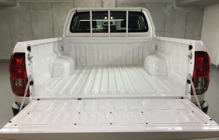 Toyota Hilux Live 2.8 Double Cab 6 MT
