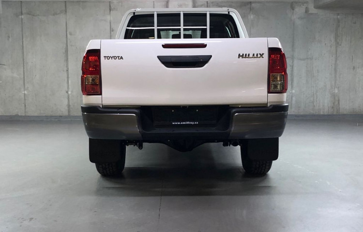 Toyota Hilux Live 2.8 Double Cab 6 MT