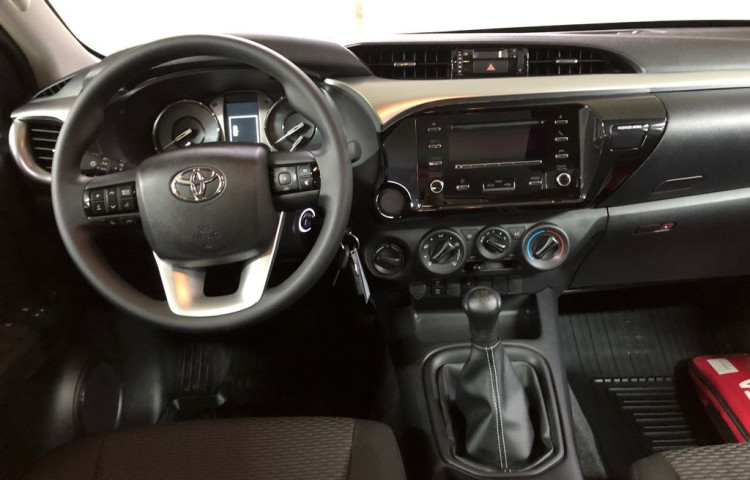 Toyota Hilux Live 2.8 Double Cab 6 MT
