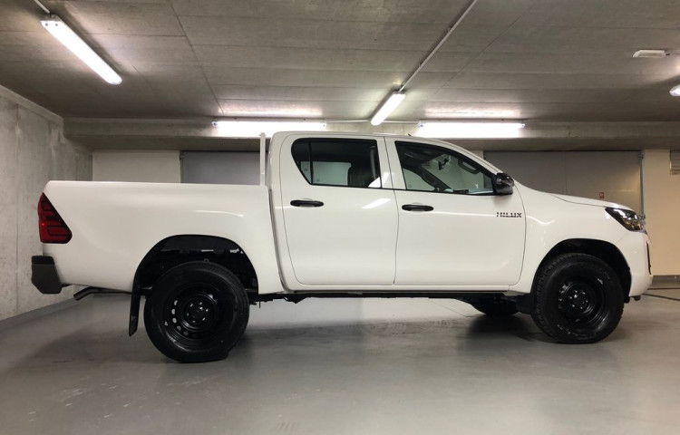 Toyota Hilux Live 2.8 Double Cab 6 MT